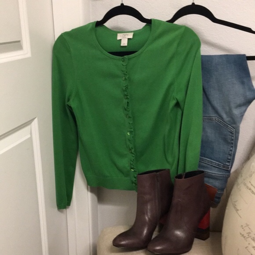✨ Moving sale 🚗- Loft Green ruffle 3/4 sleeve sweater, Size SP